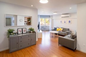 Finikoudes 3 Bedroom Seaview Flat